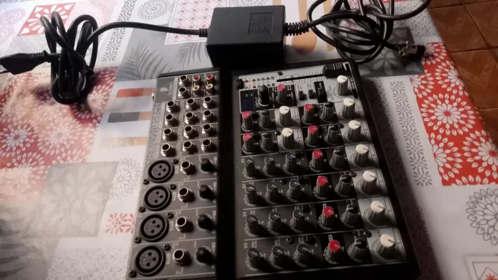 Mesa Som Behringer 12 canais