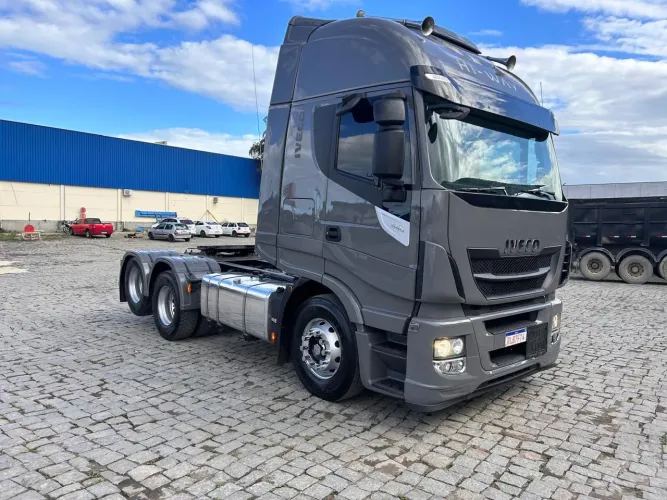 Iveco Stralis Hi-Way 6x2 2022 - Teto Alto - Impecável