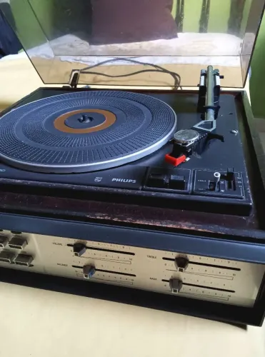 Toca discos Philips 661 usado