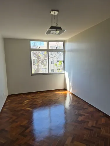 Alugo Apt nascente de canto na 210 Sul