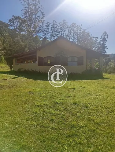 Sítio com 3,8 alqueires, água abundante e vista em Paraibuna