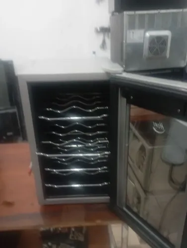 Adega de 8 garrafa 