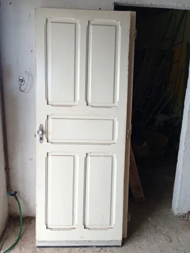 Portas de madeira maciça qualquer uma r$ 500 tamanho 80 pó 2.10 WhatsApp *71