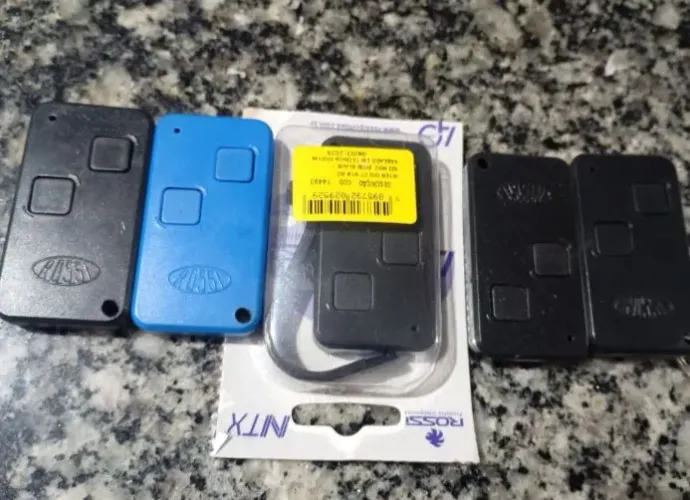 Vendo 5 controles de portão da marca Rossi