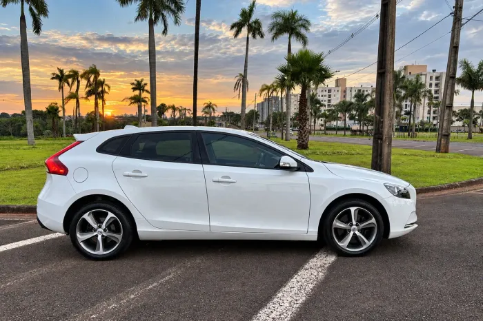 Volvo V40 T-4 Kinetic 2.0 Aut. 2019