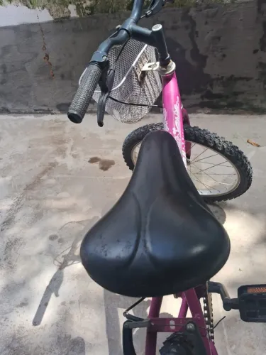 Bicicleta infantil Semi nova - de 06 a 10 anos