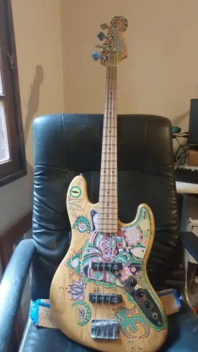 Jazz Bass ùnico - Arte e Som Custom - quem toca nele se apaixona