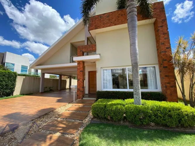Sobrado semi mobiliado em condominio fechado;