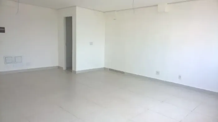 Conjunto comercial com ar-condicionado, 35 metros quadrados, 2 banheiros e uma vaga