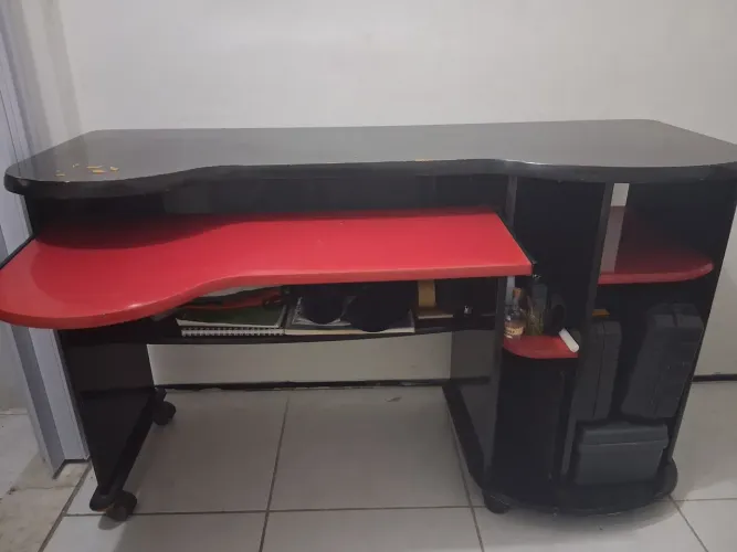 Escrivaninha para escritório com rodinhas