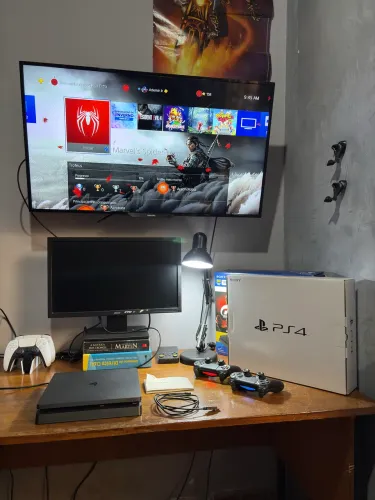 PS4 Slim 1 TB + 4 Jogos Mídia Física