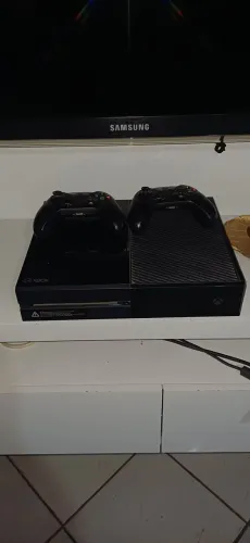 Vendo Xbox one com kinect e 3 CDs de jogos