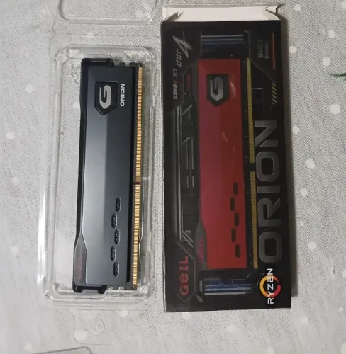 Memória DDR4 Geil Orion, 8GB, 3200MHz, Gray, GAOG48GB3200C22SC com estática
