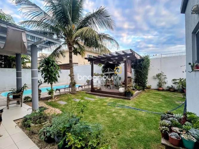 BROGNOLI VENDE - CASA ALTO PADRÃO PRÓXIMO À PRAIA NO INGLESES NORTE