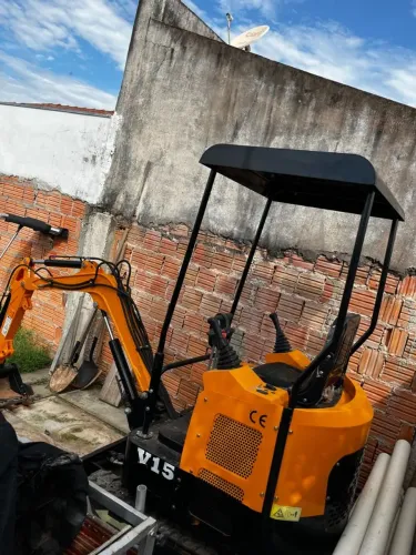 Mini Escavadeira V15 à Venda