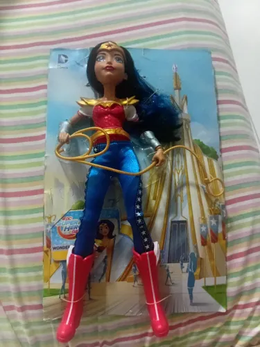 Boneca Mulher-Maravilha DC Super Hero Girls