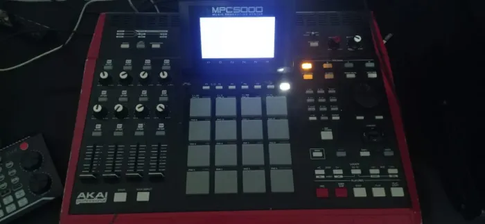 MPC 5.000 Akai 4500$<br>Observação Ped um com defeito.