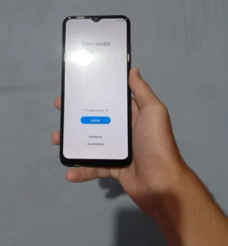 Celular Samsung Galaxy A03 preto com película e capinha funcionando