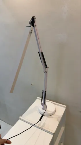 Luminária para mesa de manicure 