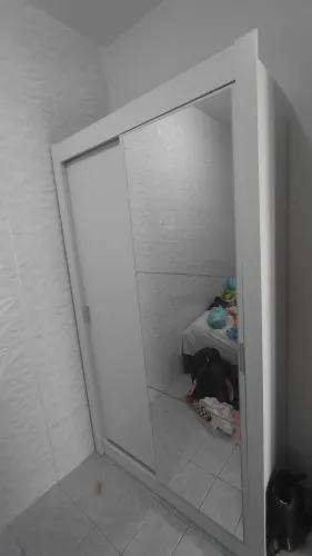 Guarda roupa solteiro branco (com espelho