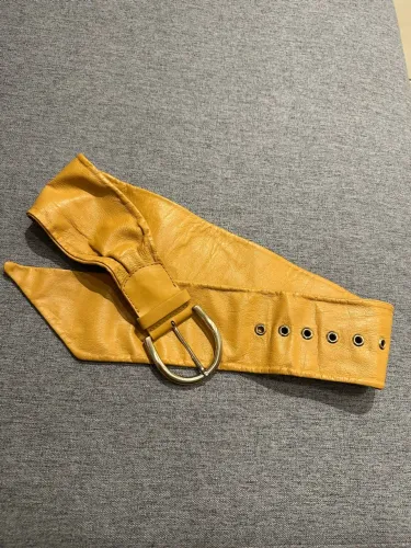 Cinto amarelo mostarda marca Maria Filó