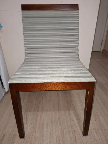 Vendo um jogo de 4 cadeiras por R$ 400.00 reias