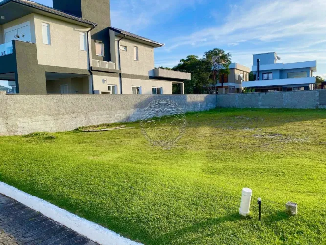 Terreno à venda em condomínio fechado no Campeche - Florianópolis