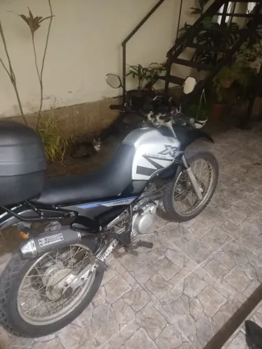 VENDO YAMAHA XT 225 ( Ano 2000) pronta pra rodar!