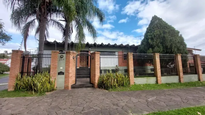 Casa 4 Dorm com Suíte e Salão no Chácara das Pedras