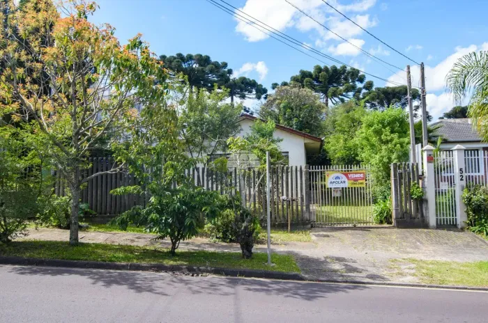Terreno ZR2 com 669m², com frente de 13,20m,no Bom Retiro - Curitiba - PR