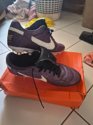 CHUTEIRA NIKE PREMIER III CAMPO