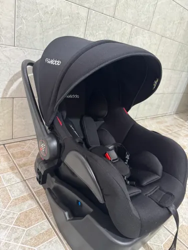 Bebê Conforto Kiddo Casulo Click com Base Veicular - Preto (Excelente Estado)