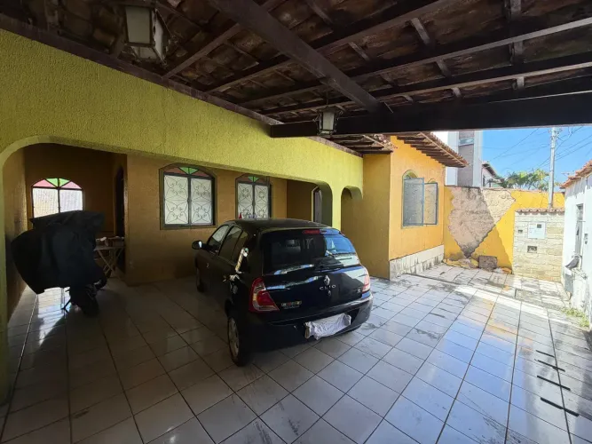 Casa com 3 quarto sendo 1 suíte 2 banheiros 3 vagas