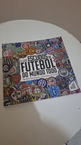 5.500 Escudos de Futebol do Mundo Todo