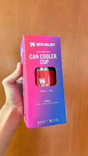 Stanley Can Cooler Candy Apple Shimmer | 296ml