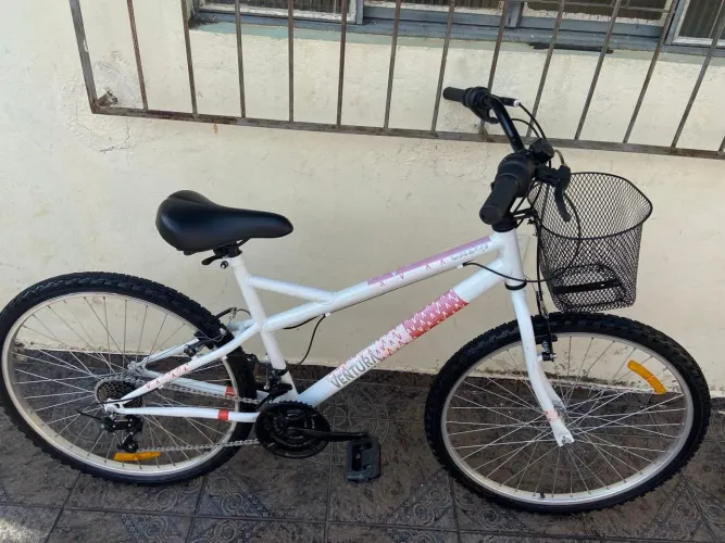 Bicicleta aro 26 Caloi ventura 21 marchas com cestinha novinha!!