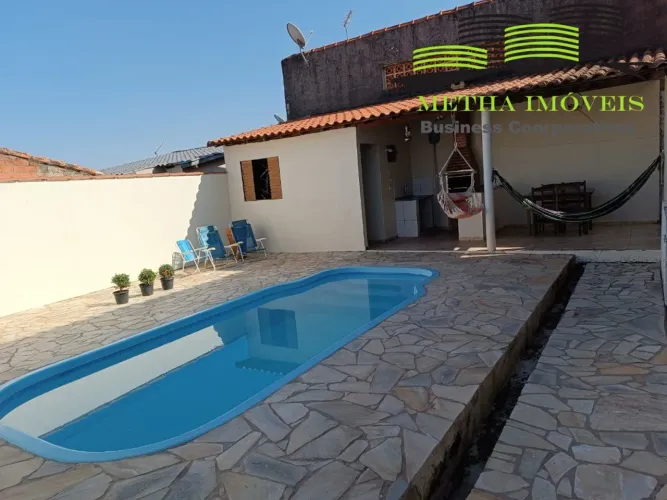 Vende-se Casa com piscina perto do centro de Salto de Pirapora , 2 casas separadas bairro 