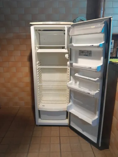 Geladeira Em ótimo estado. 