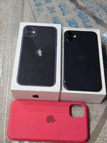 IPHONE 11 64 gigas todo original aceito cartão facilito a entrega vai capa película e cabo