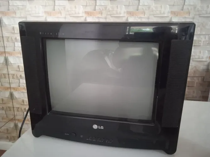 Tv Tubo LG 14FK3RB tela plana no estado 