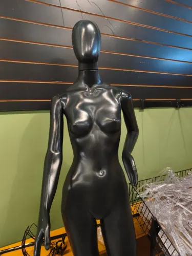Manequim Feminino Preto