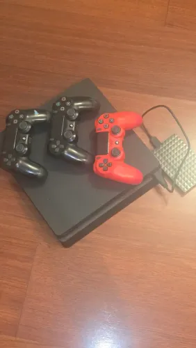 PS4 Slim + 3 Controles Originais + HD Externo 2TB - Excelente Estado