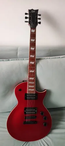 Guitarra LTD Les Paul vermelha