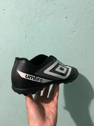 Chuteira para society Umbro