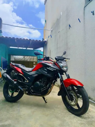 Vende-se Yamaha fazer 250 em excelente estado de conservação 