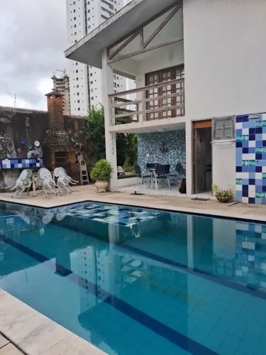 Casa com piscina c/ 5 suítes no Cordeiro