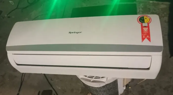 Ar Condicionado para quarto Springer 9 mil BTUs Quente e Frio