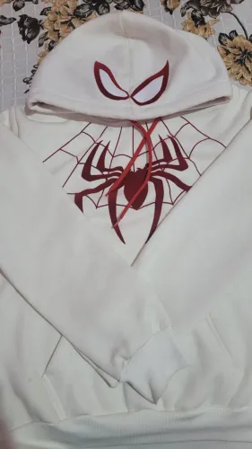 Moletom homem-aranha branco, simbulo em alto relevo tanto no peito quanto na toca