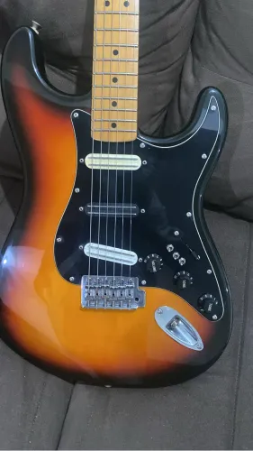 Guitarra fender mexicana