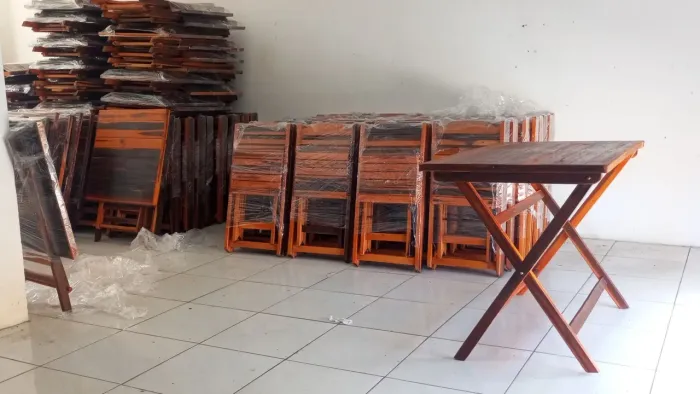 Conjunto de mesa e cadeira dobrável para bar e restaurante